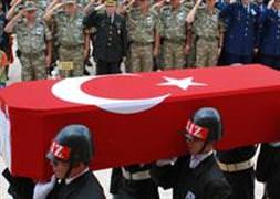 Şehit cenazesinde bomba paniği
