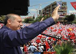"CHP, MHP'nin kuyruğuna takıldı"