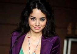 Namal’a ‘tanıdık’ sevgili