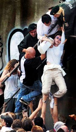 19 kişiyi çığlık öldürdü