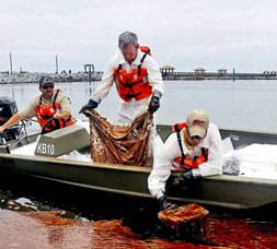 Petrol kuyusu müdürü yuttu