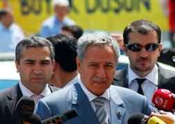Arınç: Sadece slogan üretiyor