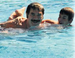 Orhan Dedenin havuz keyfi