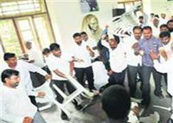 Politikacıya meydan dayağı