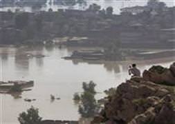 Sel Pakistan'ı yuttu