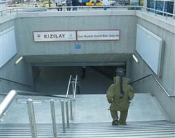 Metro'da bomba paniği