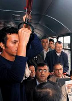 Ayakta yolcu taşıyan 50 TL ceza ödeyecek