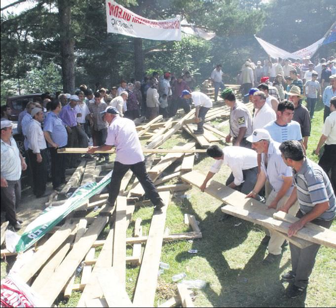 Tahta tribün faciası