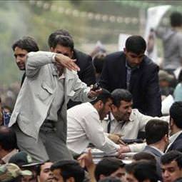 Ahmedinejad'a saldırı