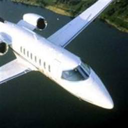 Uçağın lastikleri patladı