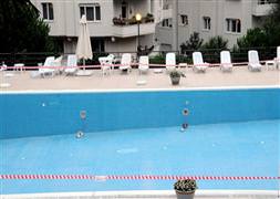 Havuzda elektrik çarptı!