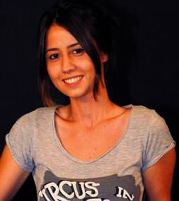 Annesi için hamsi tava tasarladı