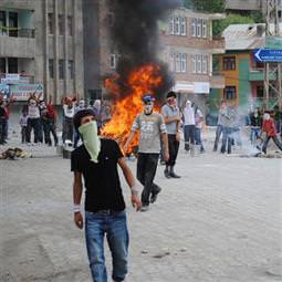 Hakkari'de izinsiz gösteri