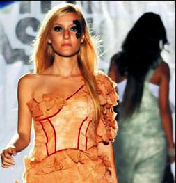 Çeşme'de özel defile