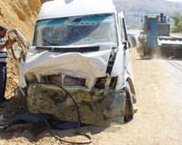 Minibüsle pikap çarpıştı: 12 yaralı