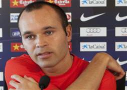 Iniesta Mesut'u çağırıyor