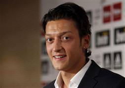 Ve Mesut Özil resmen Madrid'te