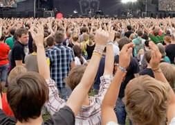 Genç popçu festivalde intihar ettti