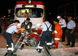 Motosiklet, tramvayın altında kaldı