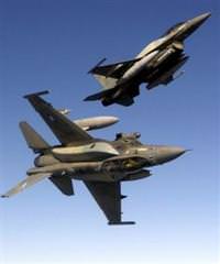 Yunan jetleri havada çarpıştı