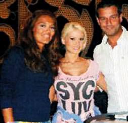 Önder Playboy güzelini kaptı