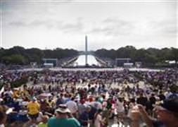 Ünlü meydanda onbinler toplandı