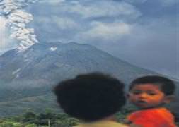 Dumanlar 2 bin metreye çıktı