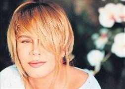 Babası, annesinin katili olan ünlü kim?