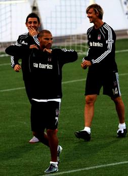 Jolie severim Tarkan dinlerim