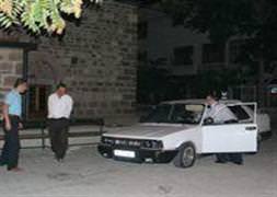 Ehliyetsiz sürücü camiye daldı