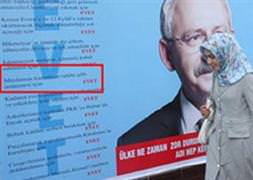 CHP'de 'rahibe benzetmeli afiş' istifası