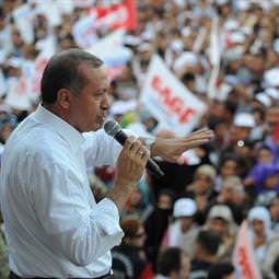 Başbakan Topçu Meydanı'nda konuştu