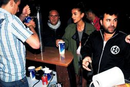 Evlilik bitti dostluk baki