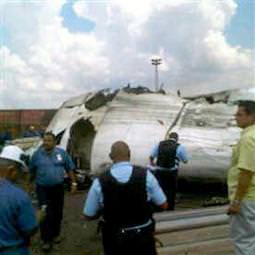 Venezuela'da uçak düştü