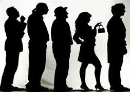 Binlerce kişi 60 saat sıra bekledi