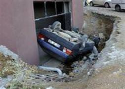 Otomobilde yalnız bırakılınca...