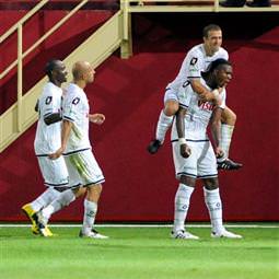 Tarzan fırtınayı dindirdi