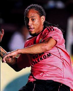 Elano kulübeye Pino ilk 11'de