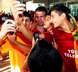 Cimbom'a İzmir'de ilgi büyük