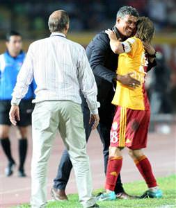 Cimbom Ayhan'la güldü
