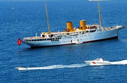 Fuhuş Savarona’da