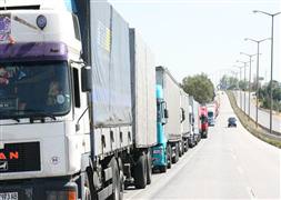 Kuyruk 3 kilometreyi buldu