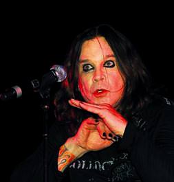 Metal Dede’den sulu konser
