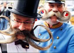 Bıyıkları kaytandı...