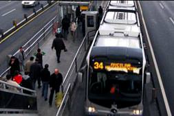 Metrobüs şoförü hayat kurtardı