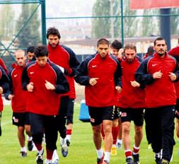 Es-Es siftah peşinde