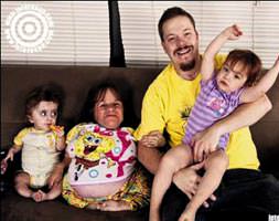 Parmak anne üçledi!