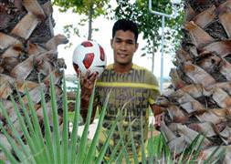 Kaçak yıldız nihayet ülkesinde!