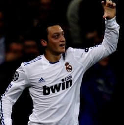 Mesut Özil en iyi 11'de