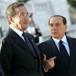 ’Berlusconi istifasını sunmalı’